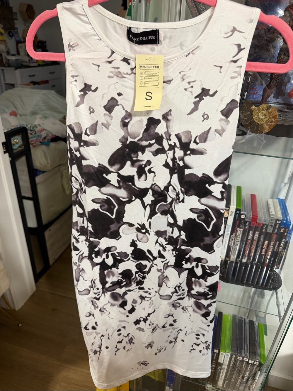 Black & White Floral Print Sleeveless Dress